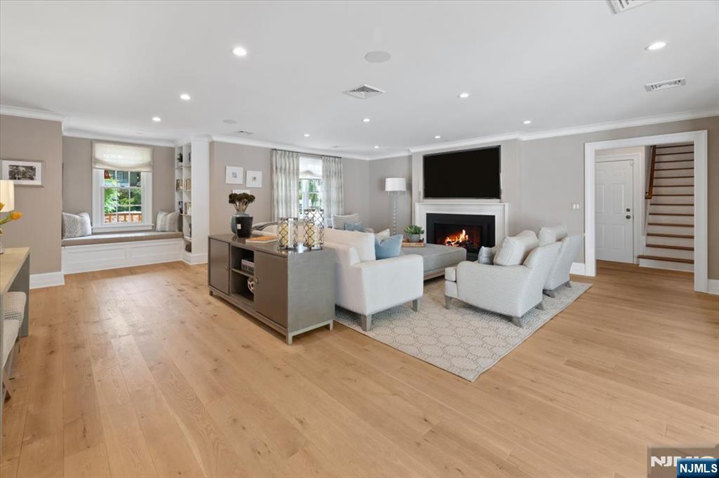 454 Hasbrouck Boulevard