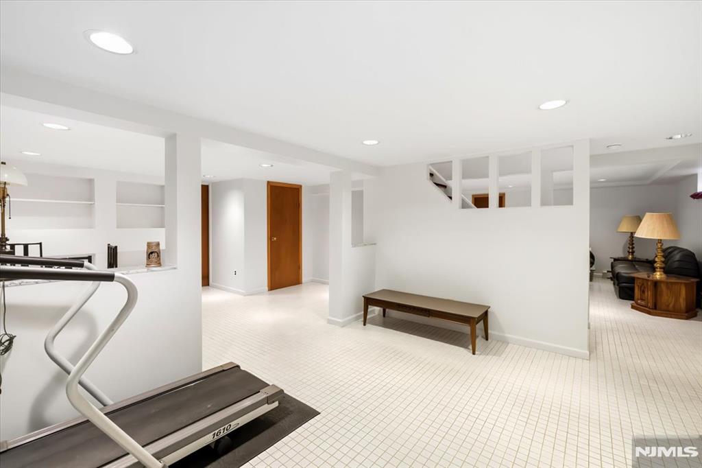 535 Summit