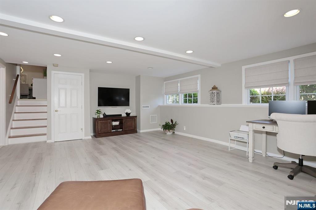11 Henry Avenue