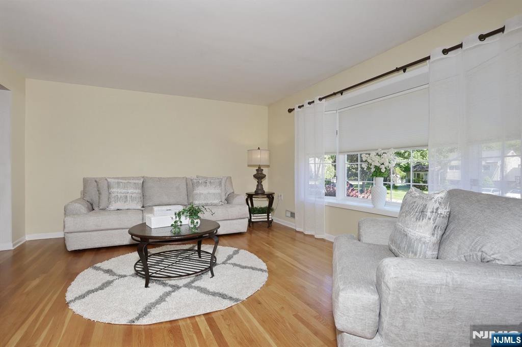 11 Henry Avenue