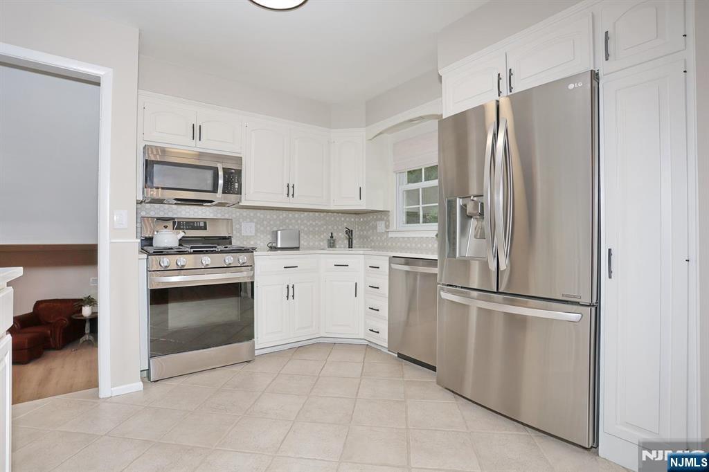11 Henry Avenue