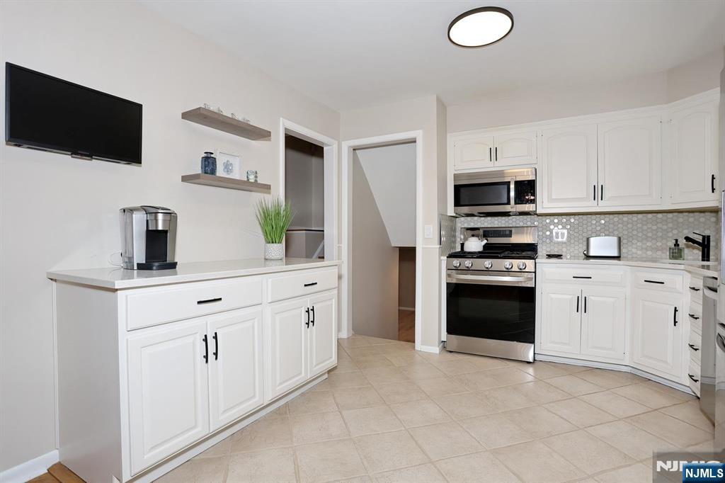 11 Henry Avenue