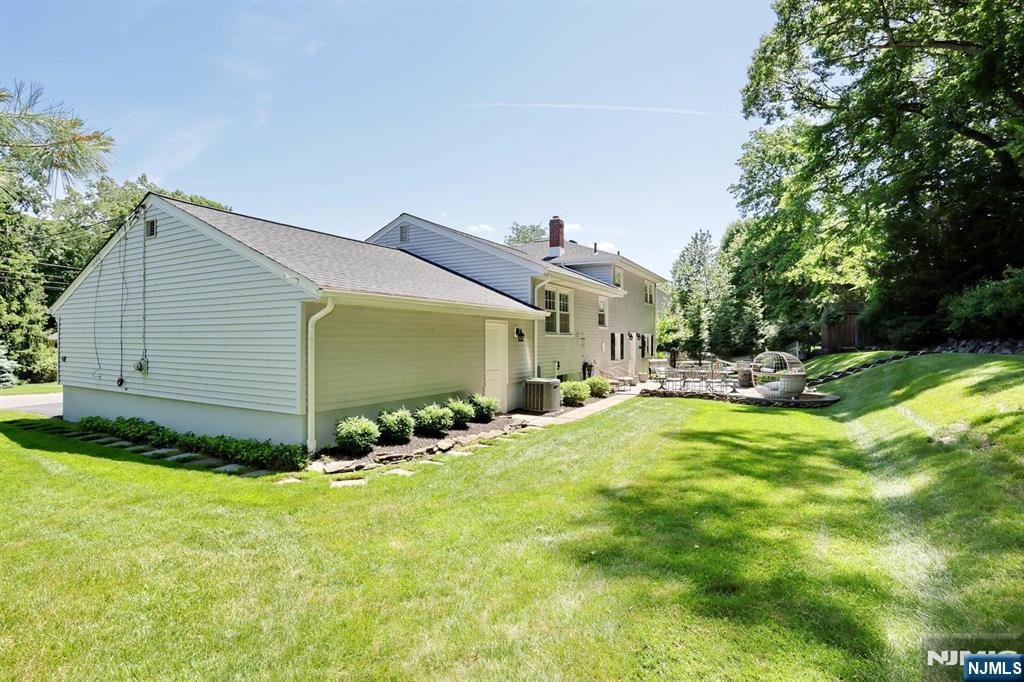 11 Henry Avenue
