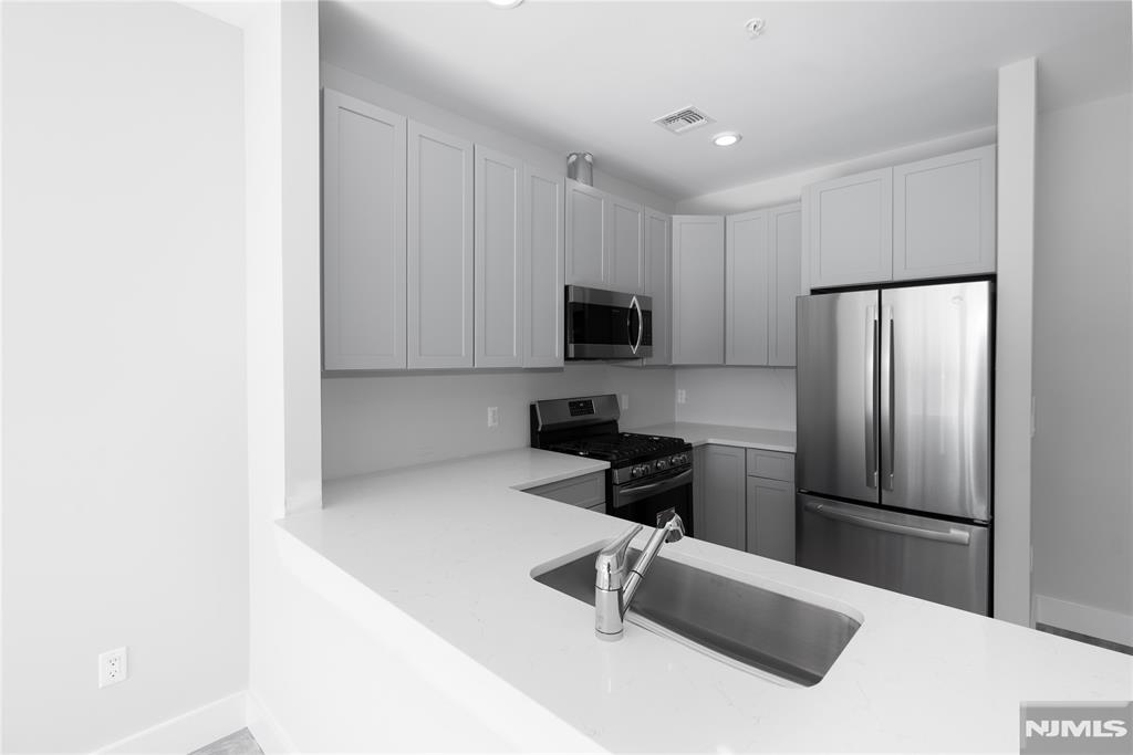 387 Park Street 302