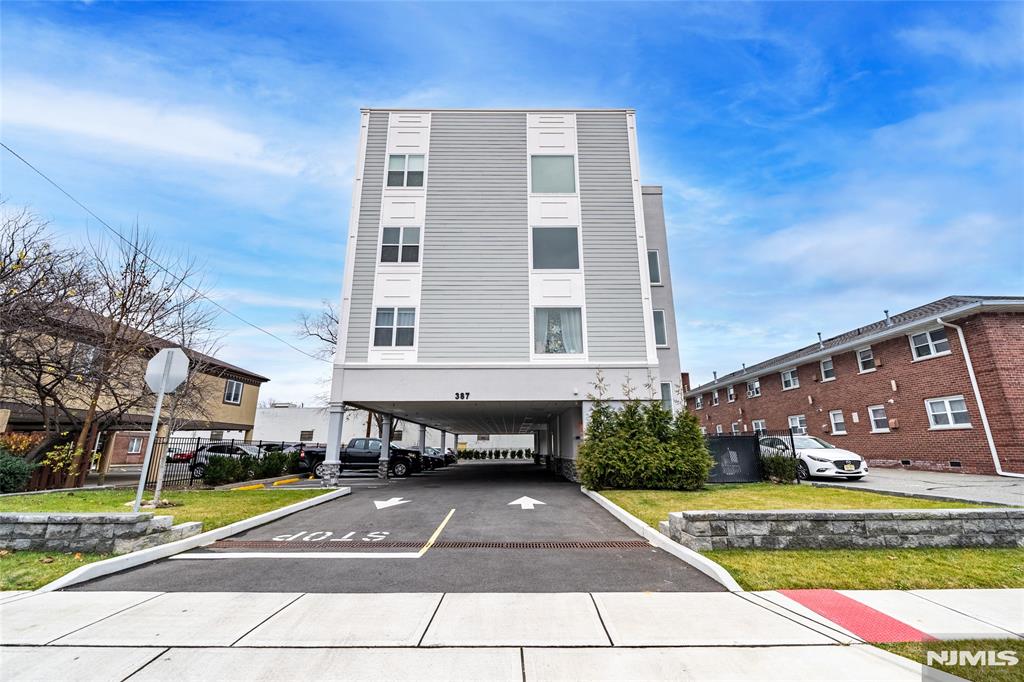 387 Park Street 302