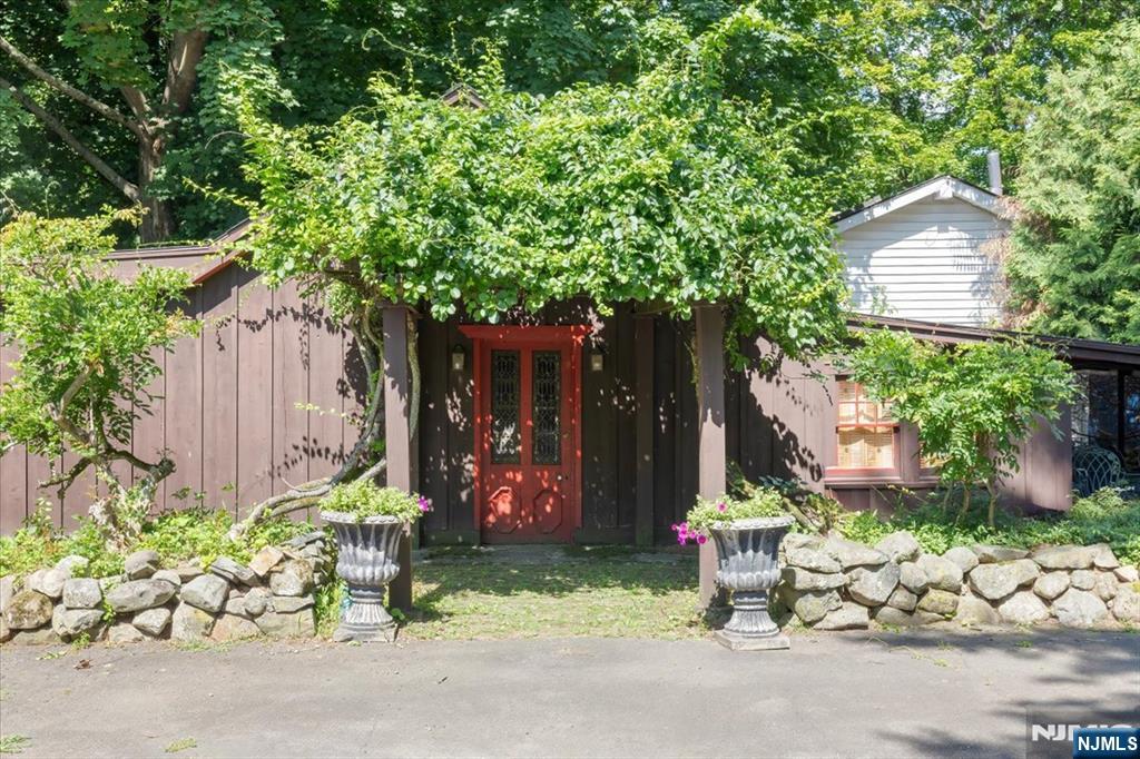 148 Spring Valley Road