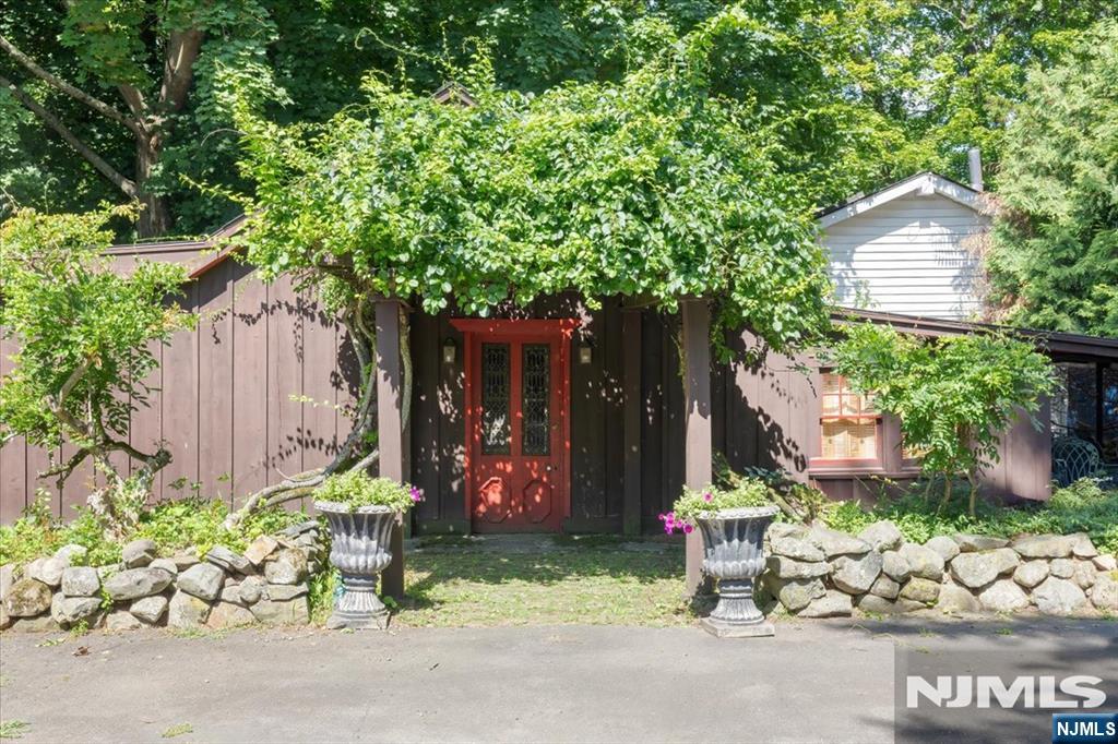 148 Spring Valley Road