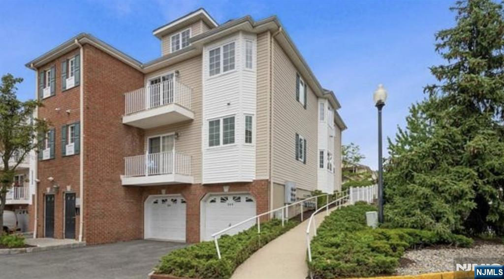 105 Roseland Avenue 304