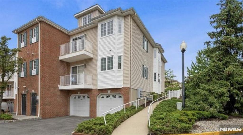 105 Roseland Avenue 304