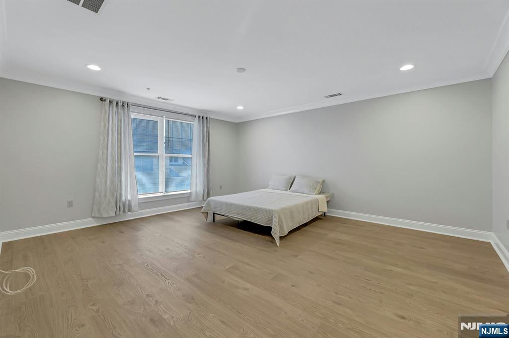 2307 The Plaza none