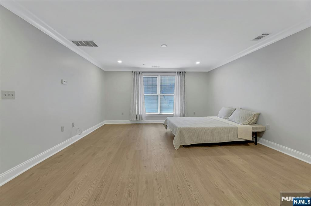 2307 The Plaza none