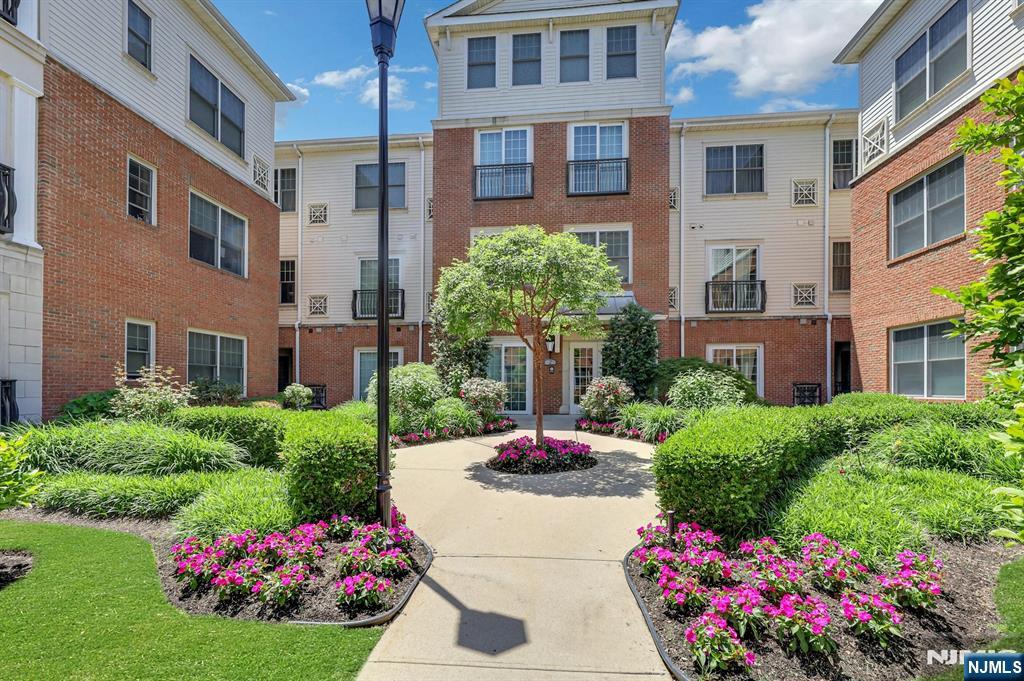 2307 The Plaza none