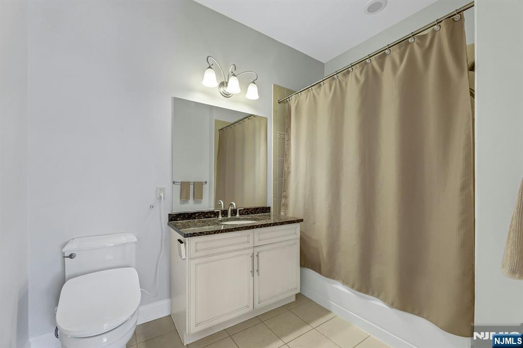 2307 The Plaza none