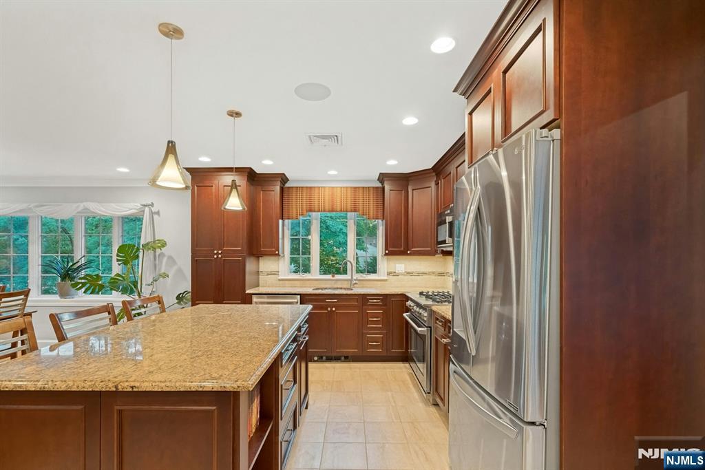 195 Overlook Place