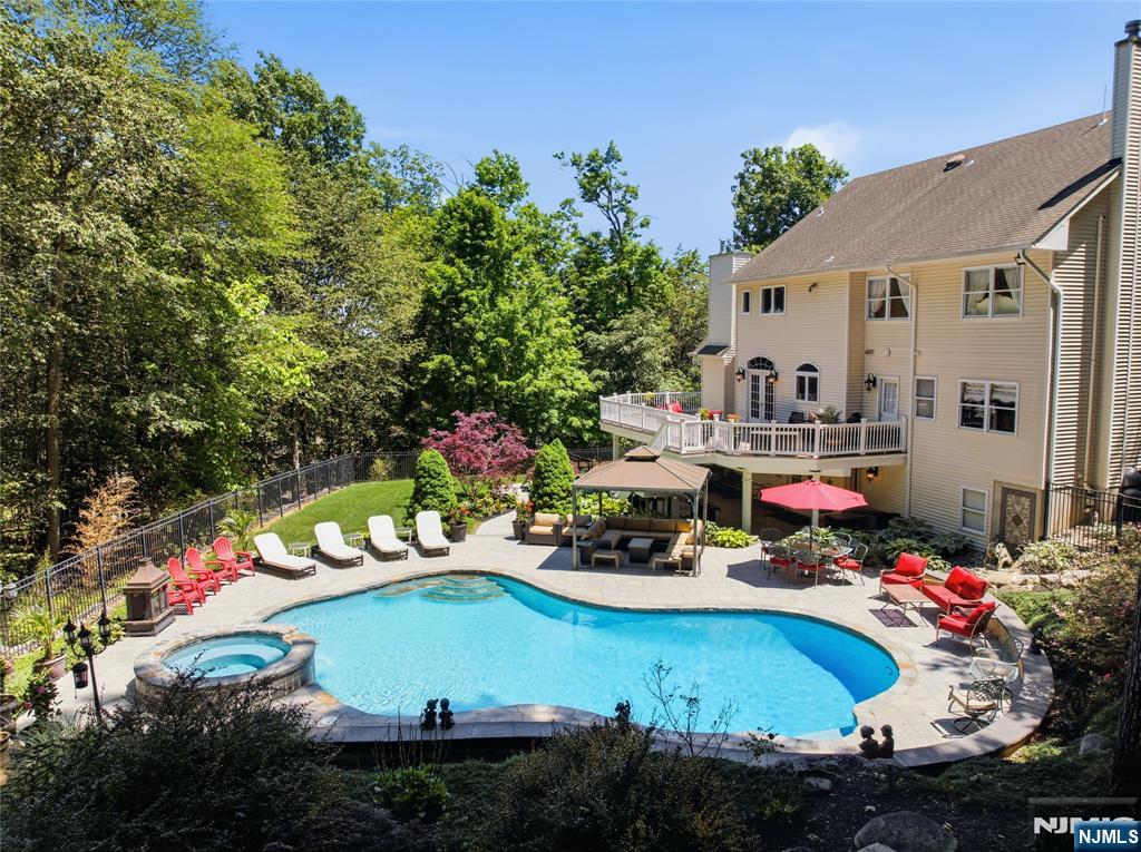 525 Kings Point Trail
