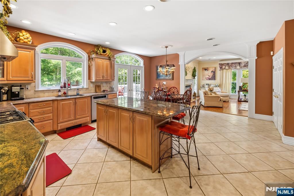 525 Kings Point Trail