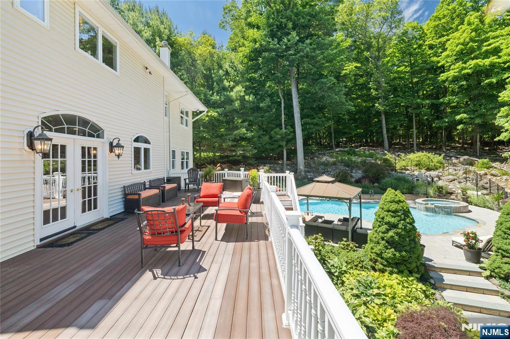 525 Kings Point Trail