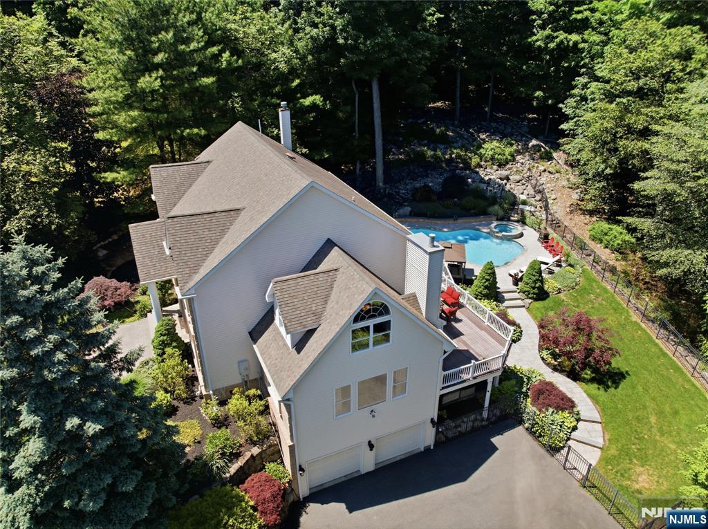 525 Kings Point Trail