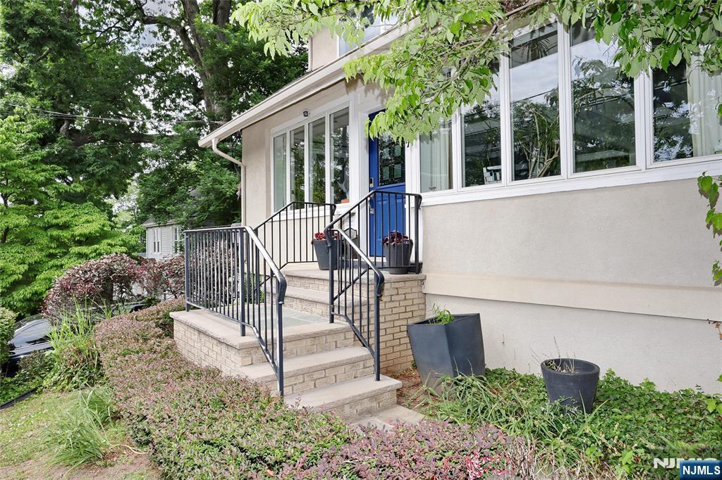 127 Howard Terrace