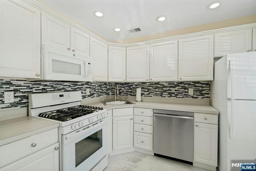 2262 Nash Court