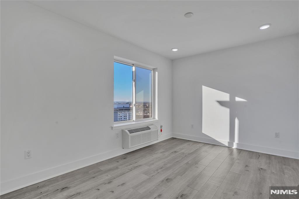 2601 Jane Street 304