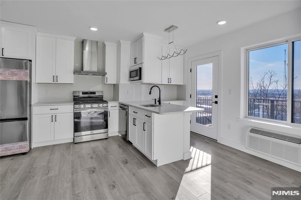 2601 Jane Street 304