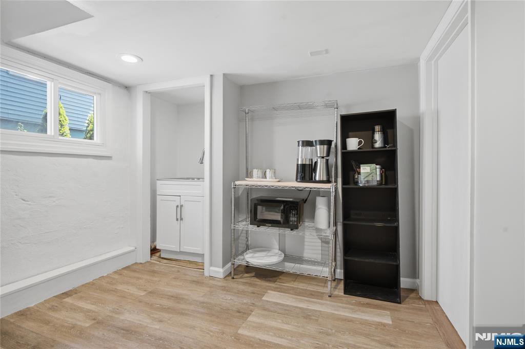 611 Maple Avenue