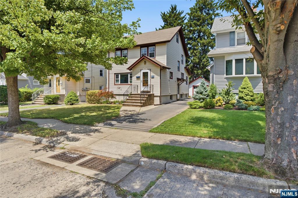611 Maple Avenue