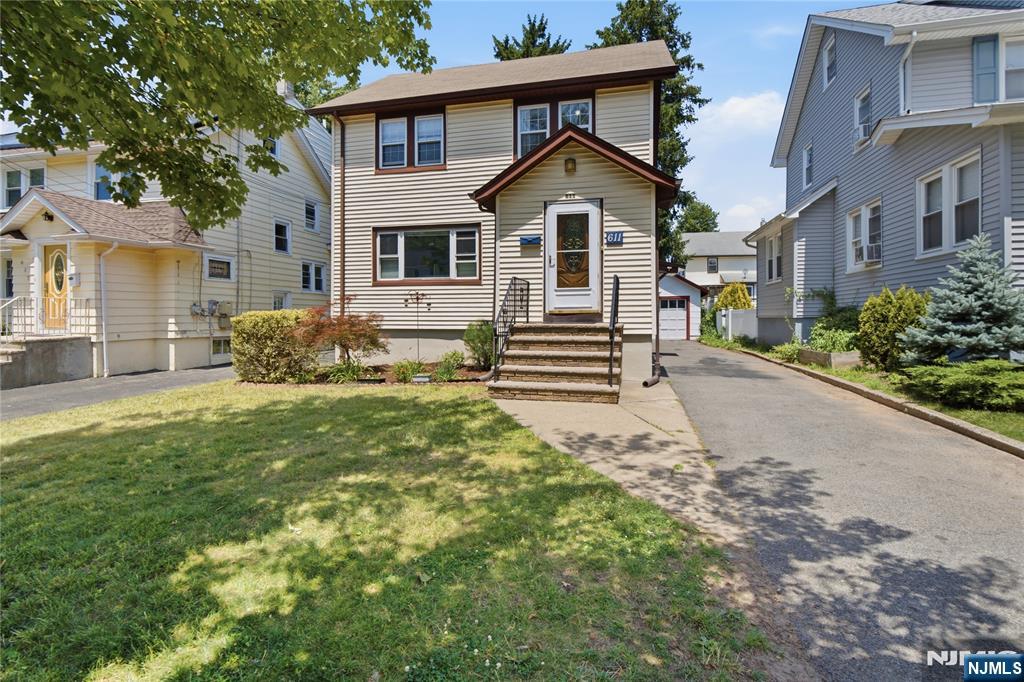 611 Maple Avenue