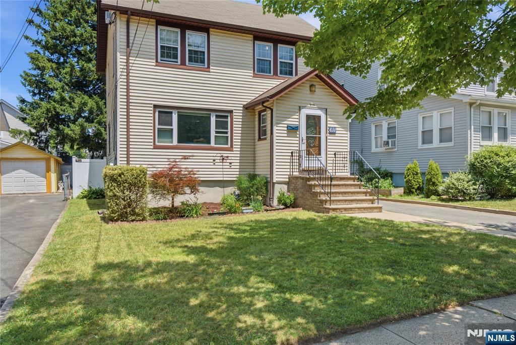 611 Maple Avenue