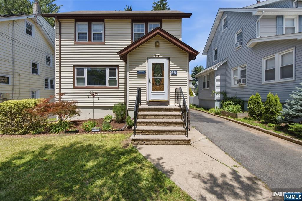 611 Maple Avenue