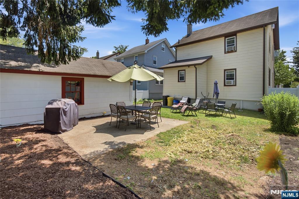 611 Maple Avenue
