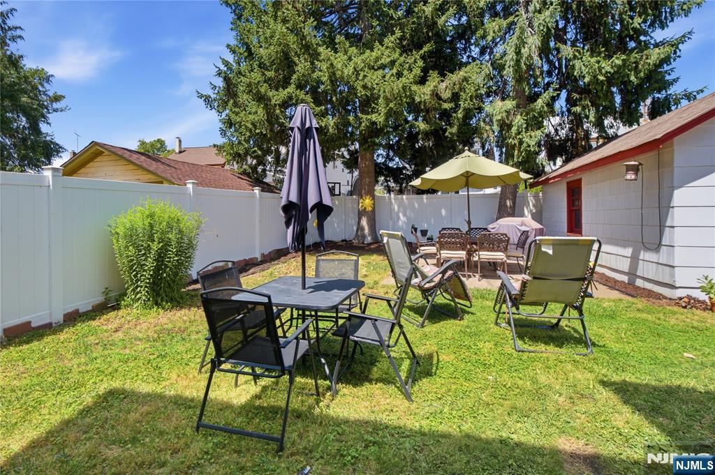 611 Maple Avenue