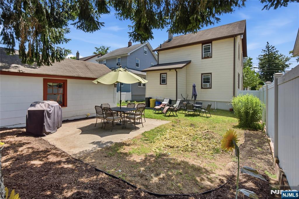 611 Maple Avenue
