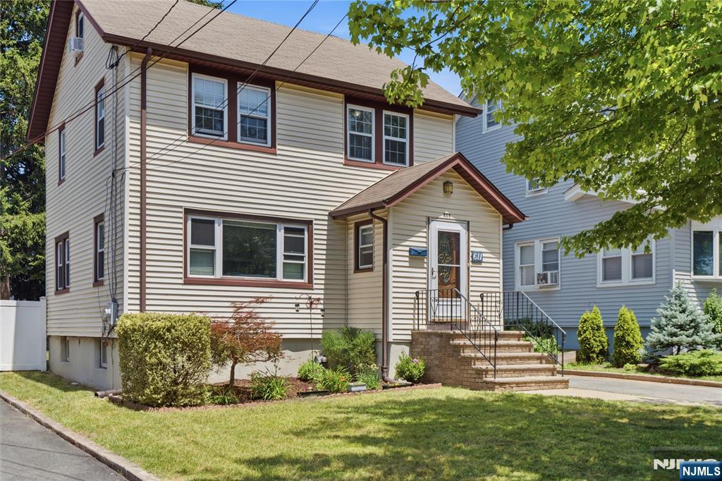 611 Maple Avenue