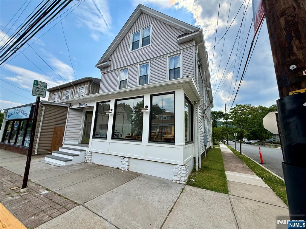 686 Lafayette Avenue