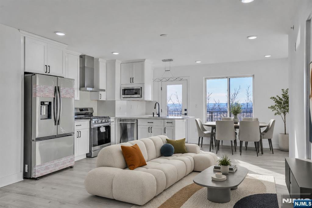 2601 Jane Street P404