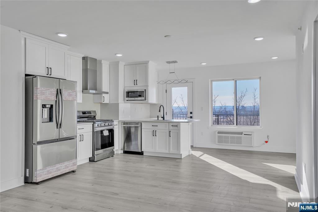 2601 Jane Street P404