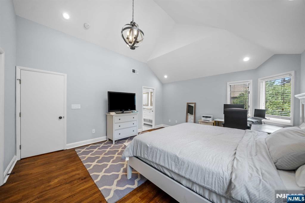 22 W Pamrapo Court