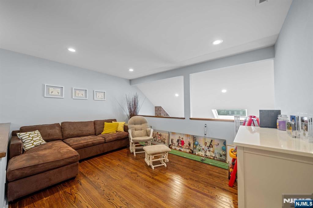 22 W Pamrapo Court