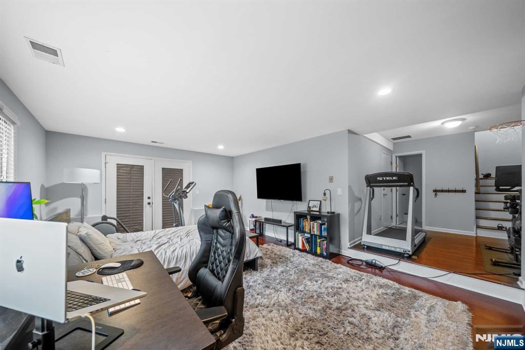 22 W Pamrapo Court
