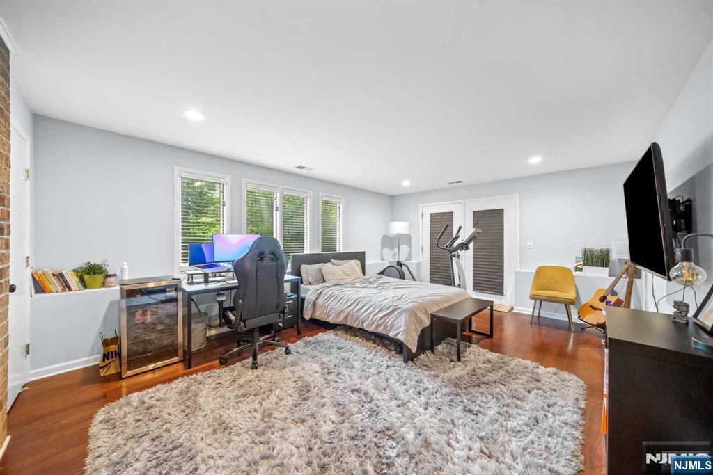 22 W Pamrapo Court