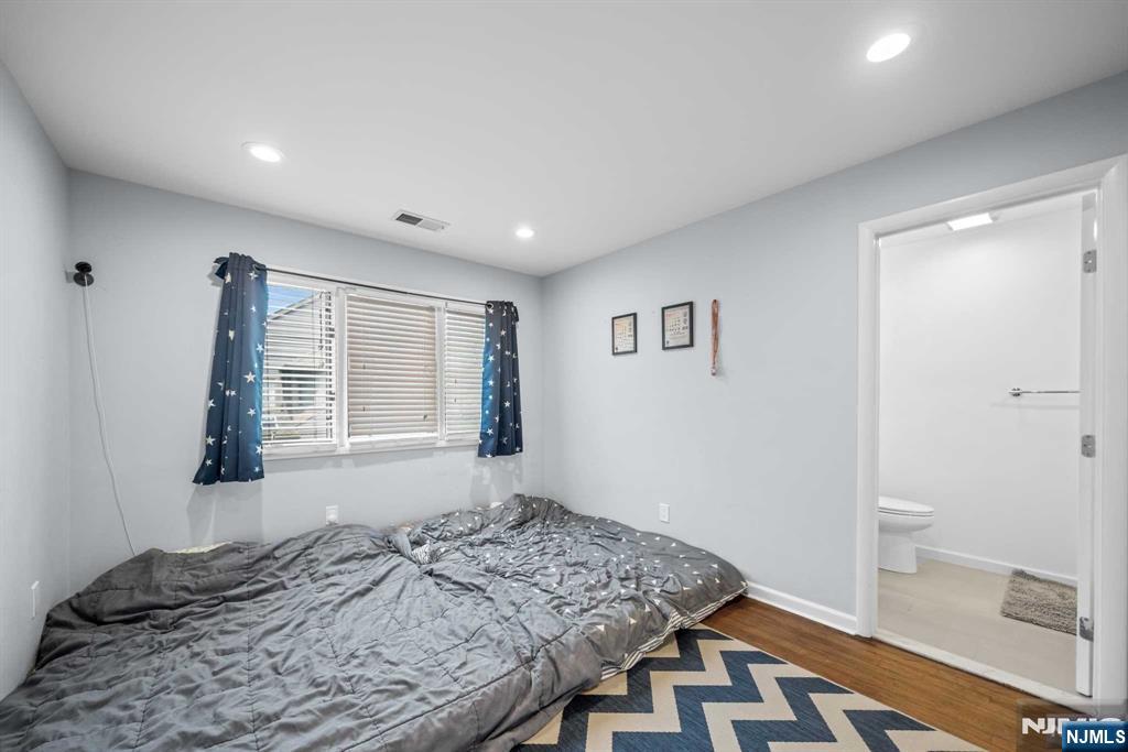 22 W Pamrapo Court