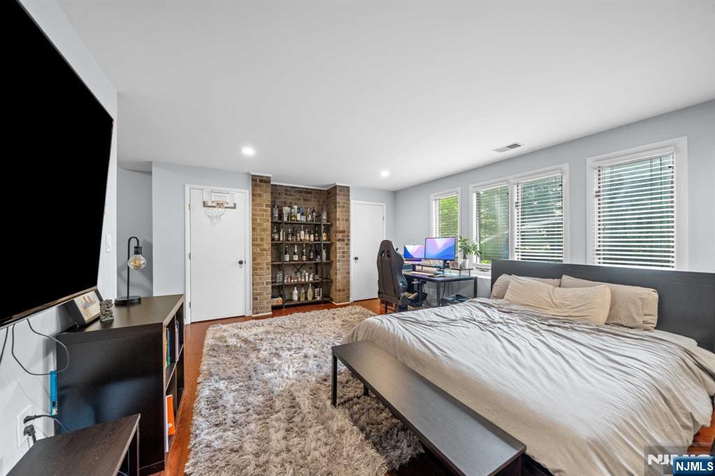 22 W Pamrapo Court