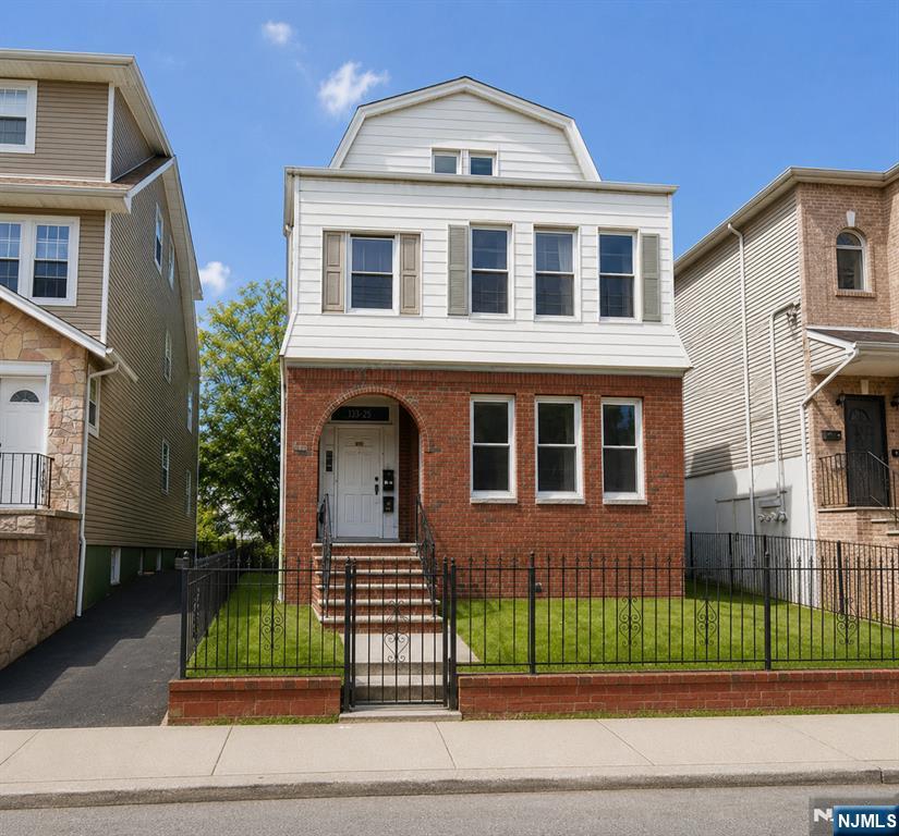 133 Isabella Avenue