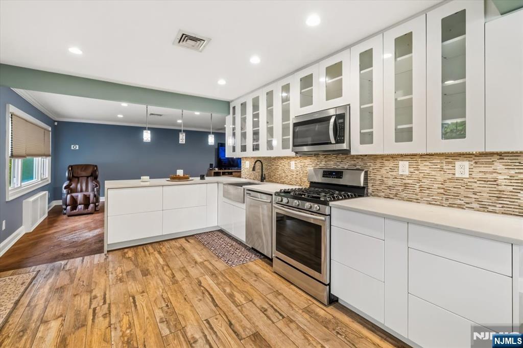1-07 Lyons Avenue