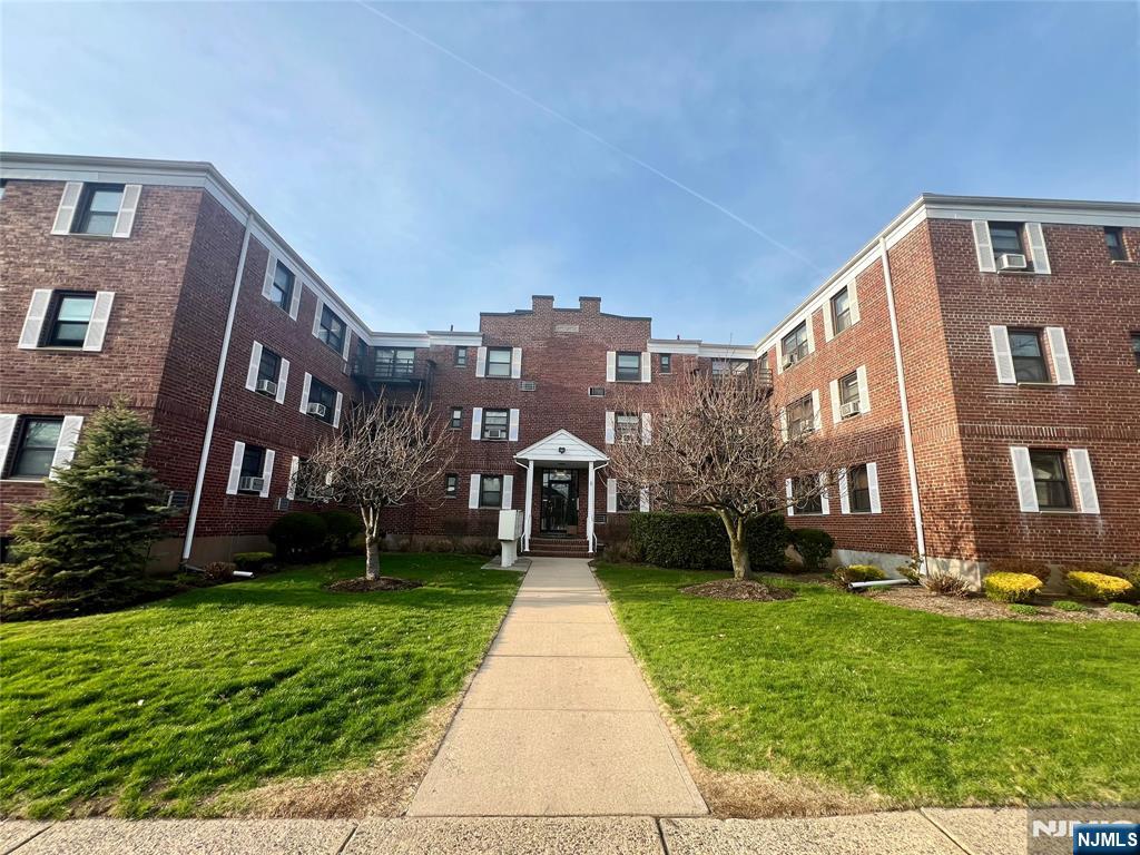 241 E Main Street 3A
