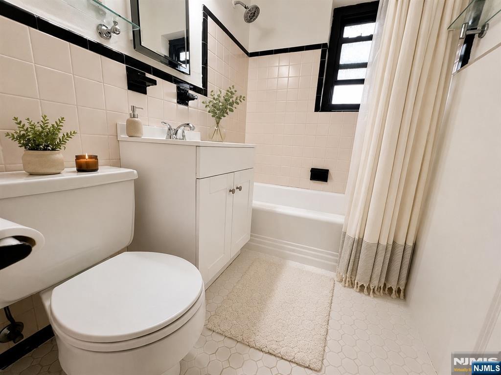 241 E Main Street 3A
