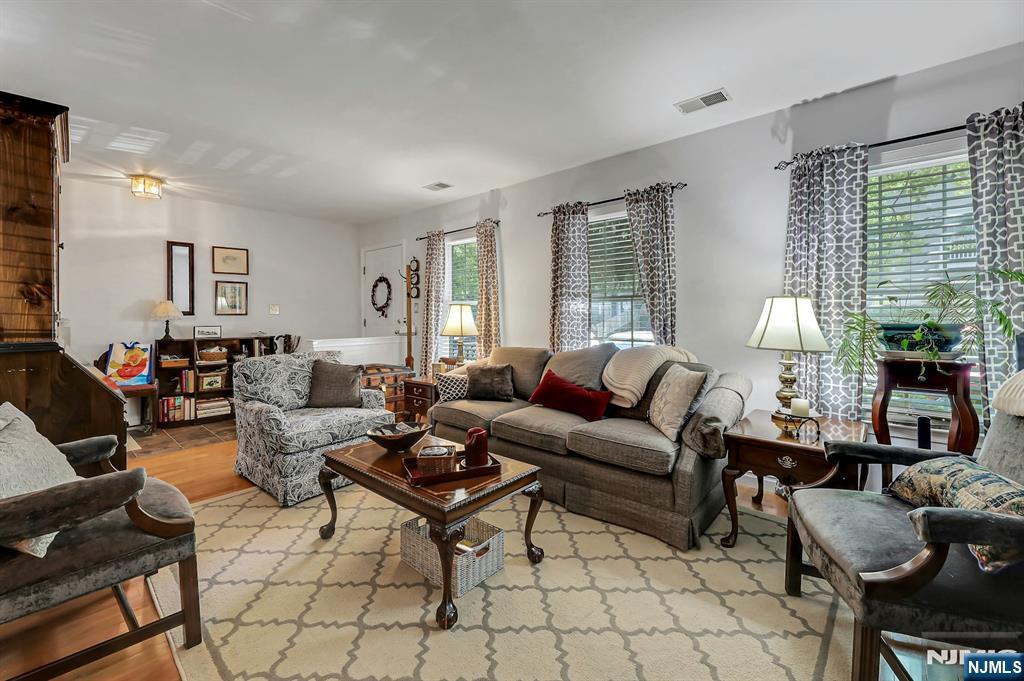 2332 Oliver Court