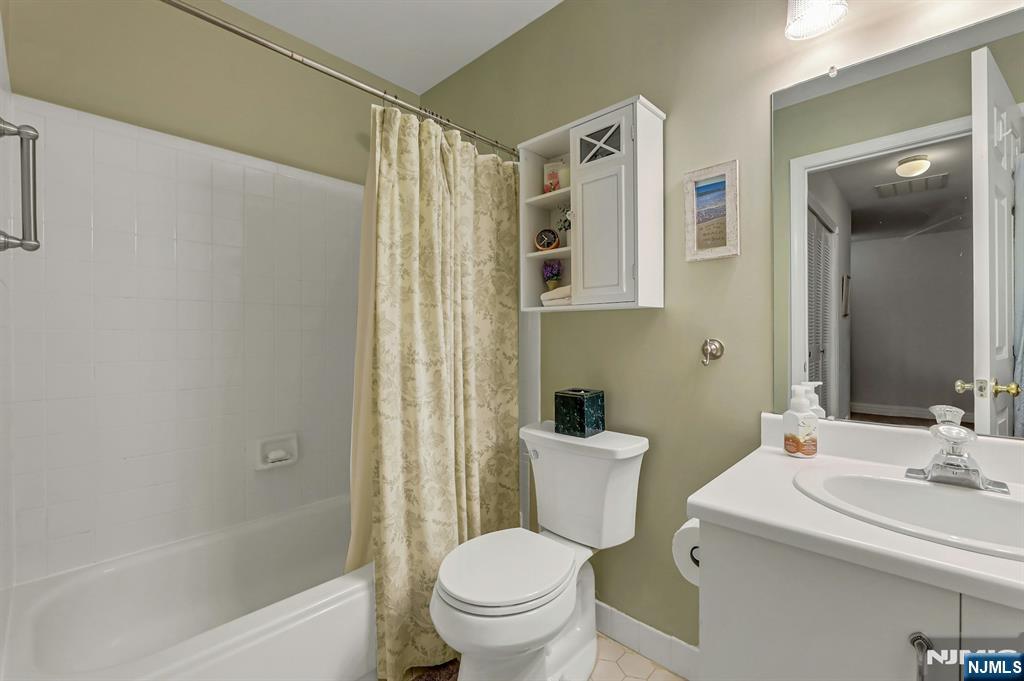 2332 Oliver Court